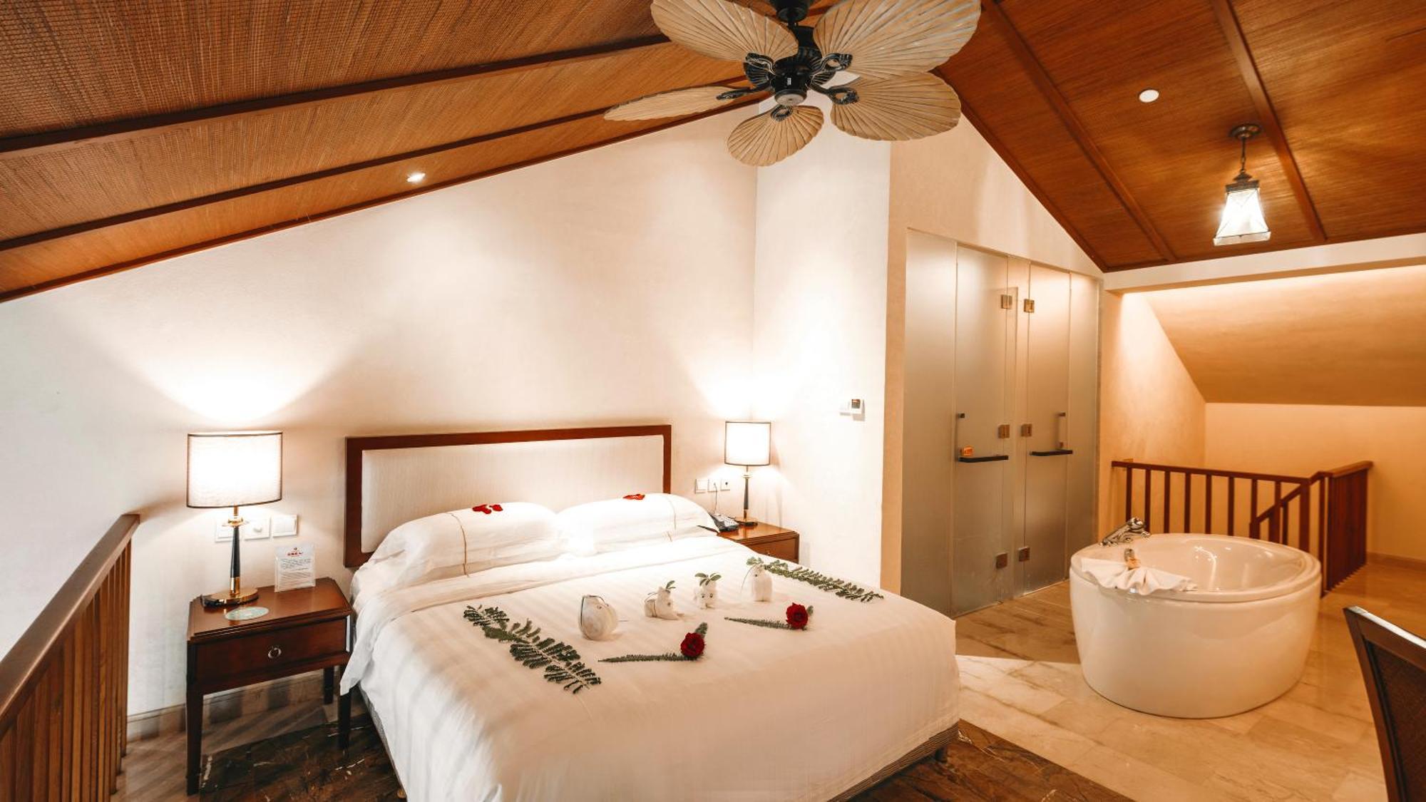 Stony Brook Villa Jianguo Resort Sanya Exteriör bild